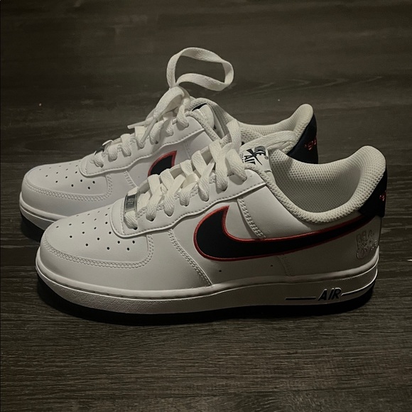 NWOT Nike Women’s Air Force 1 White and Navy Blue Sneakers with Red Accents - Picture 11 of 11